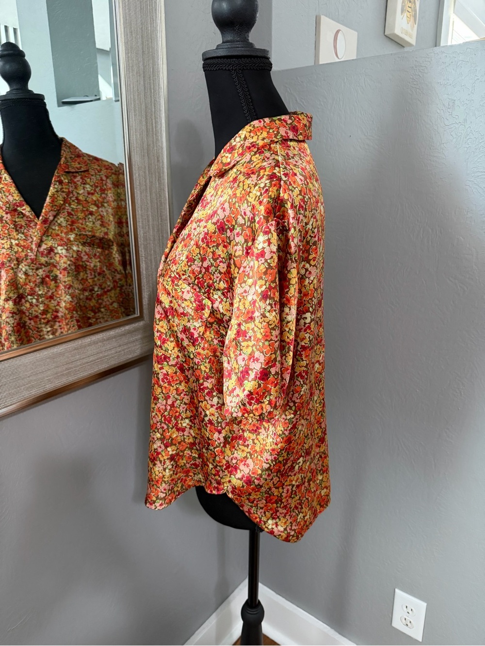 VTG Victoria’s Secret Floral Whimsical Fairy Satin Cottage-core Pajama Top Small - Picture 4 of 8